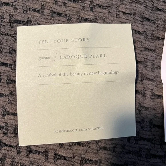 Kendra Scott Pendant - Picture 2 of 3